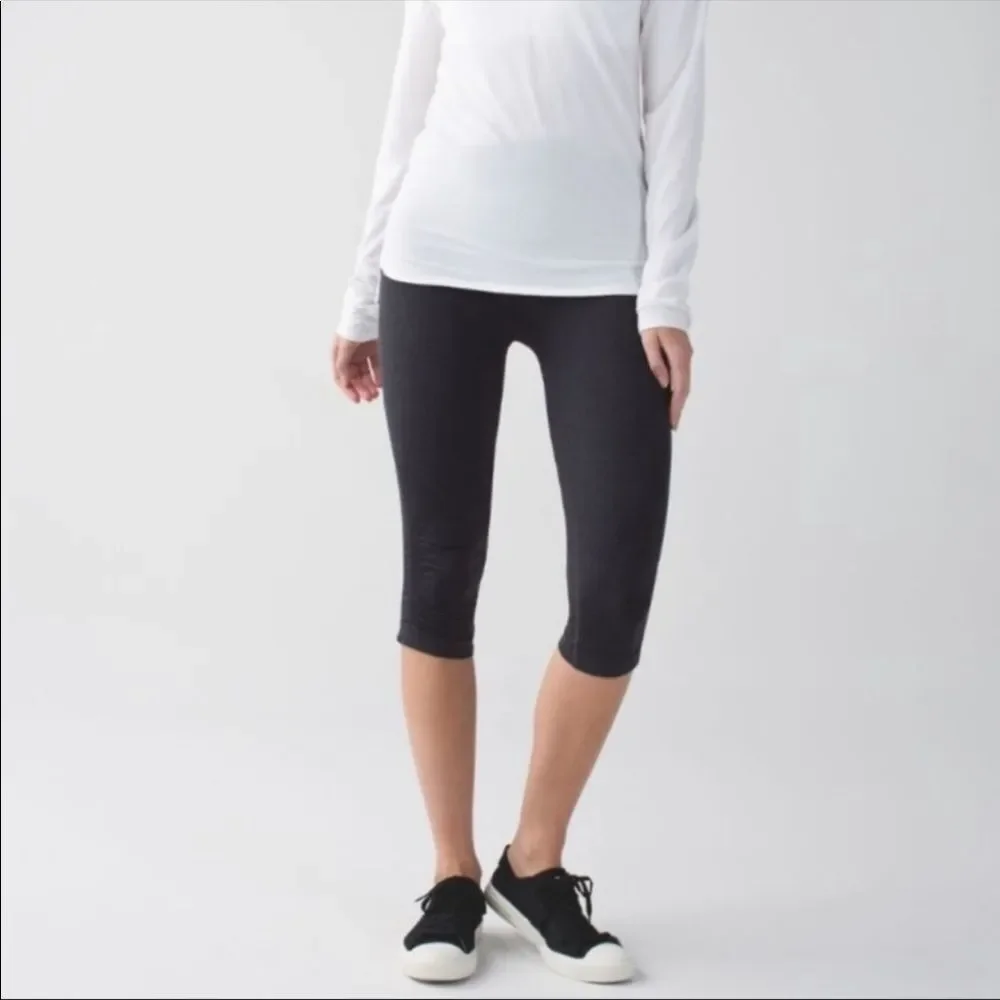 Lululemon Athletica In The Flow Crop capri legging